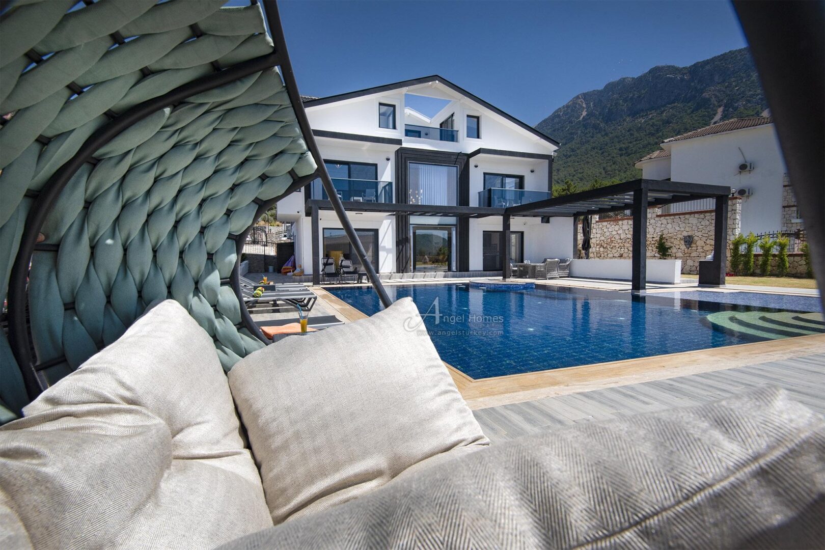 luxury furnished villa in Ovacik