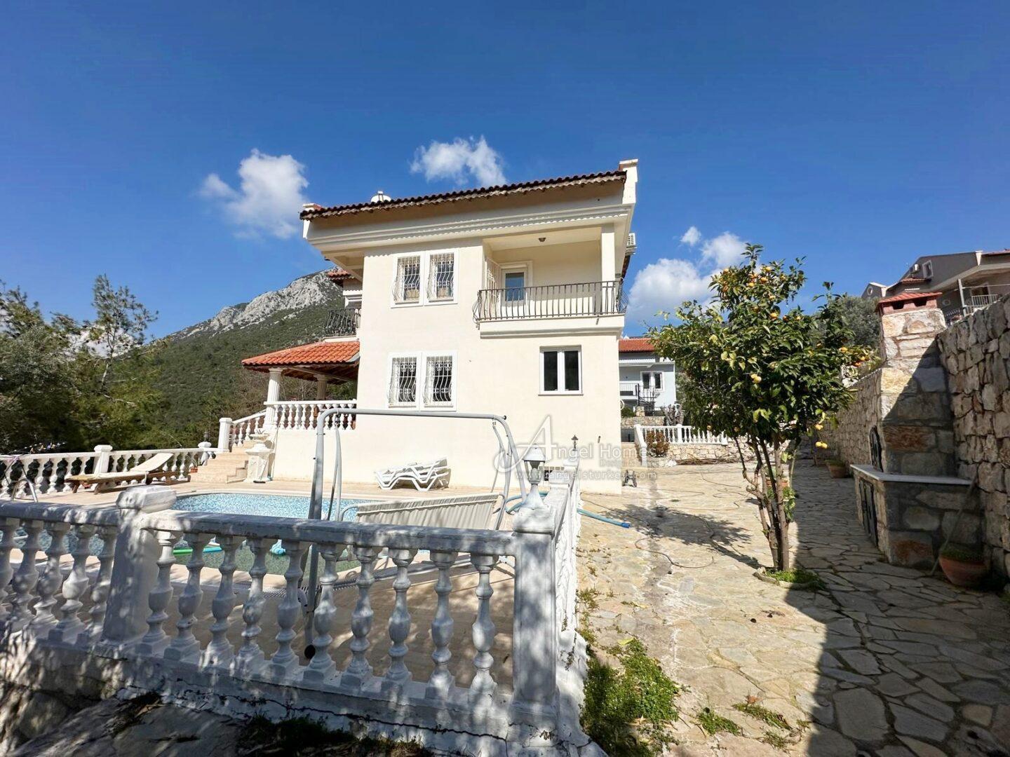 7-bedroom villa